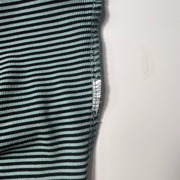 ✨ZARA Large Striped Sage Green and Black stretchy cropped Tank Top - Picture 7 of 9